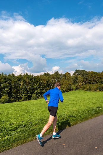 Von der Oberscheldener Höhe in den Giebelwald