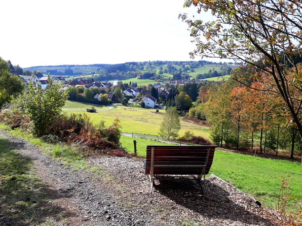 Rastplatz mit herrlichen Ausblick auf Herzhausen