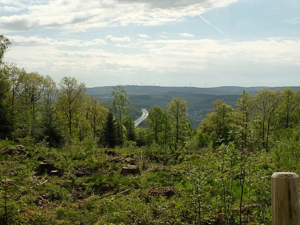 Blick von der Eisernhardt nach Süden, unten die A45 Blick von der Eisernhardt nach Süden, unten die A45