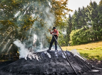 Köhler bei der Arbeit
