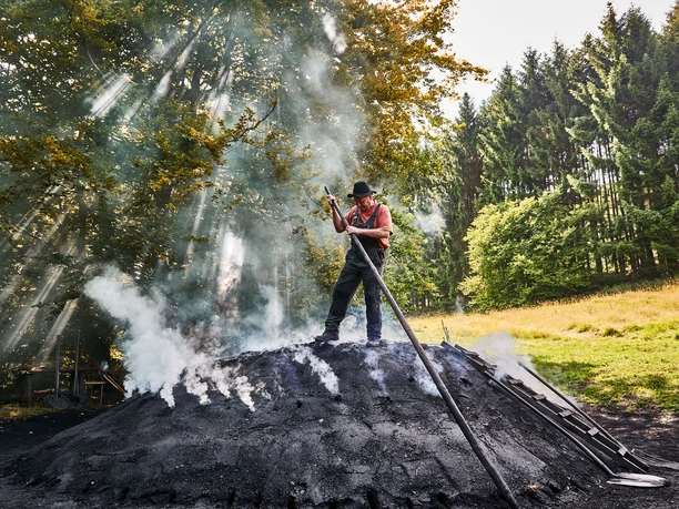 Köhler bei der Arbeit