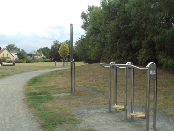 Outdoor Fitnessgeräte an der Tonkuhle in Salzgitter-Thiede