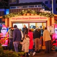 Ehrenamtshüte auf dem Wolfsburger Weihnachtsmarkt.JPG