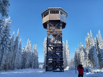 Ziegenhellenturm im Winter