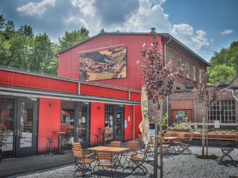 Via Adrina Zentrum mit Eisenbahner-Café und Außenterrasse