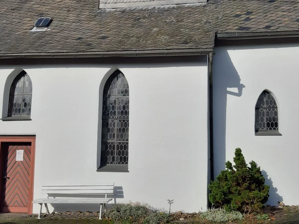 Eingang ev. Kirche in Beddelhausen