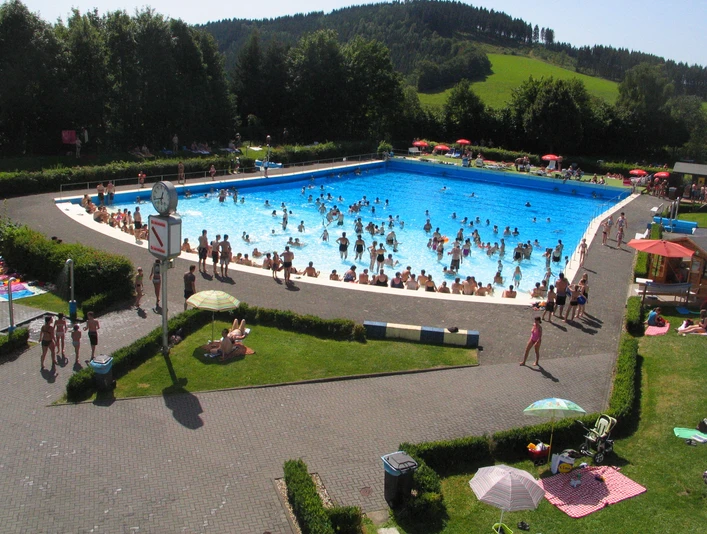 Rothaarbad Wellenbecken von oben