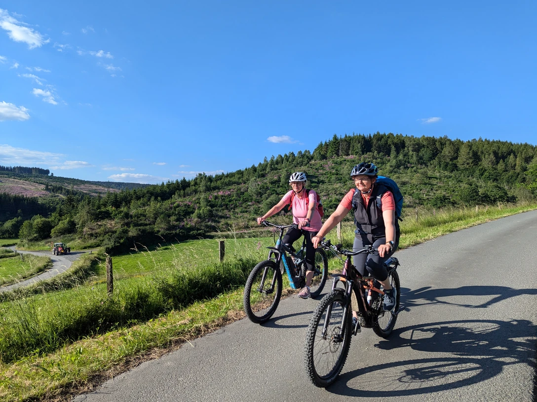 Holzmacherin; Radfahren