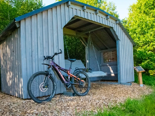 Holzschaukel über Weidenhausen