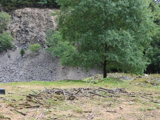 Schieferpfad, Schieferhang