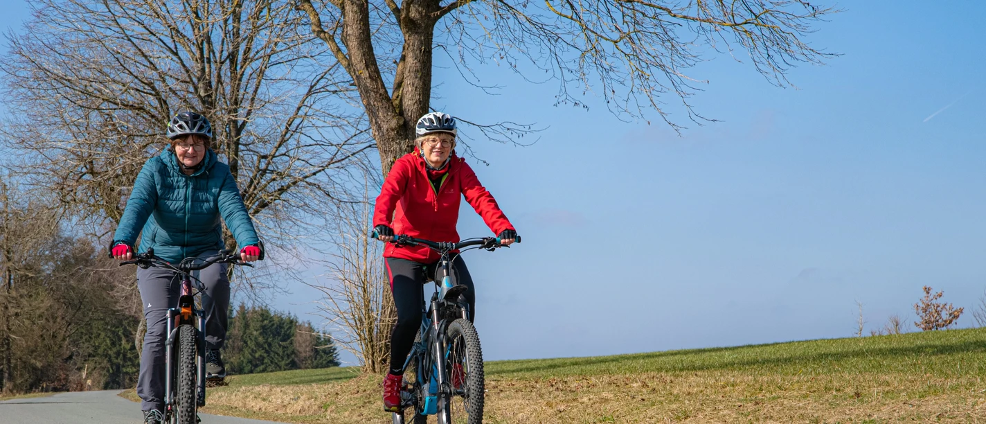 Die Holzmacherin; Radfahren