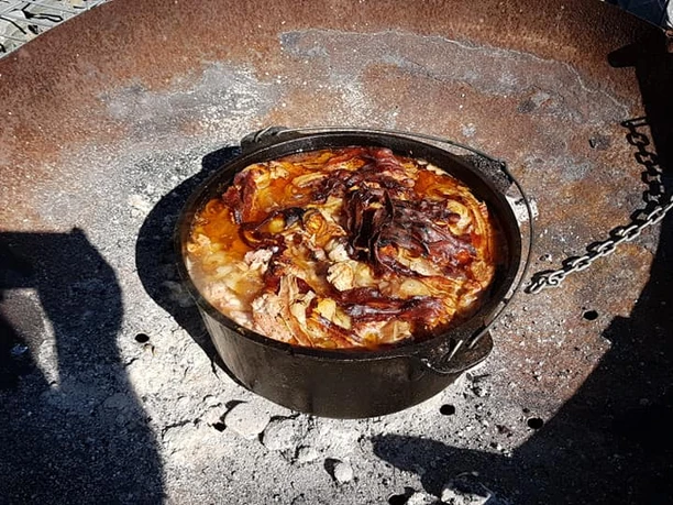 Dutch Oven gefüllt