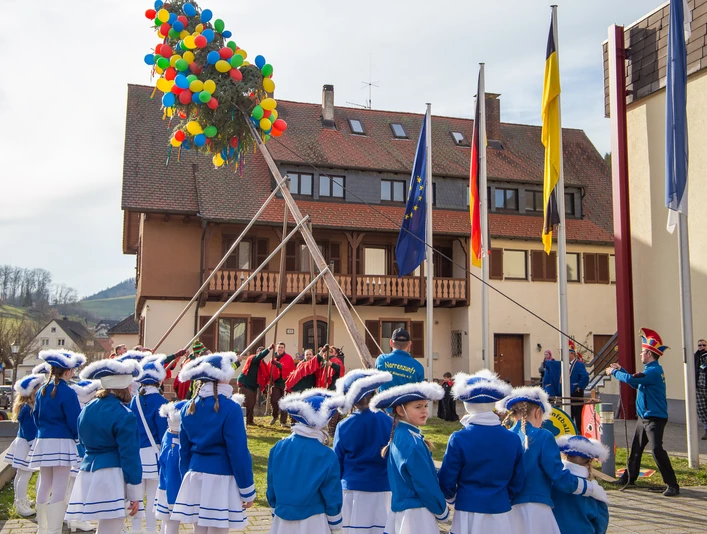 Narrenbaumstellen in Bad Griesbach