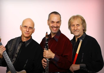 Jezmer 3 Musiker von Jezmer mit ihren Instrumenten