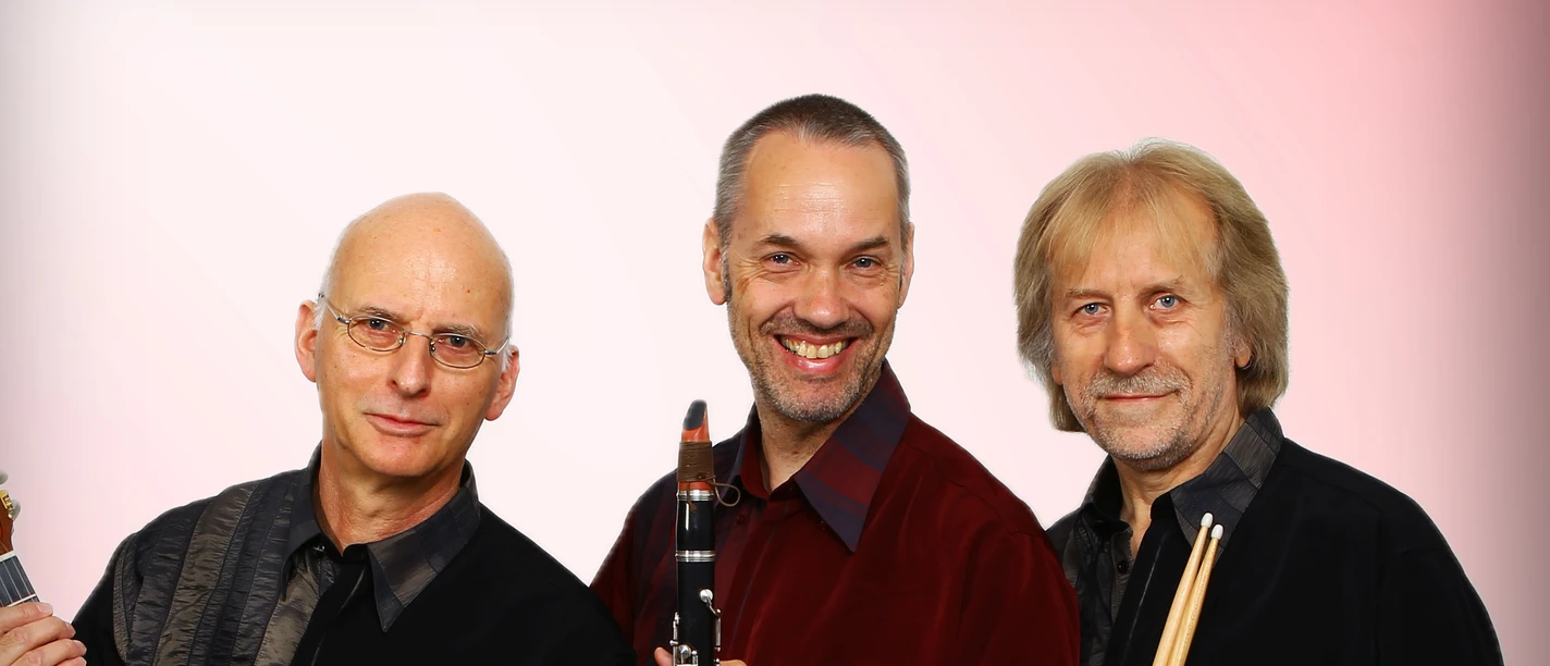 Jezmer 3 Musiker von Jezmer mit ihren Instrumenten