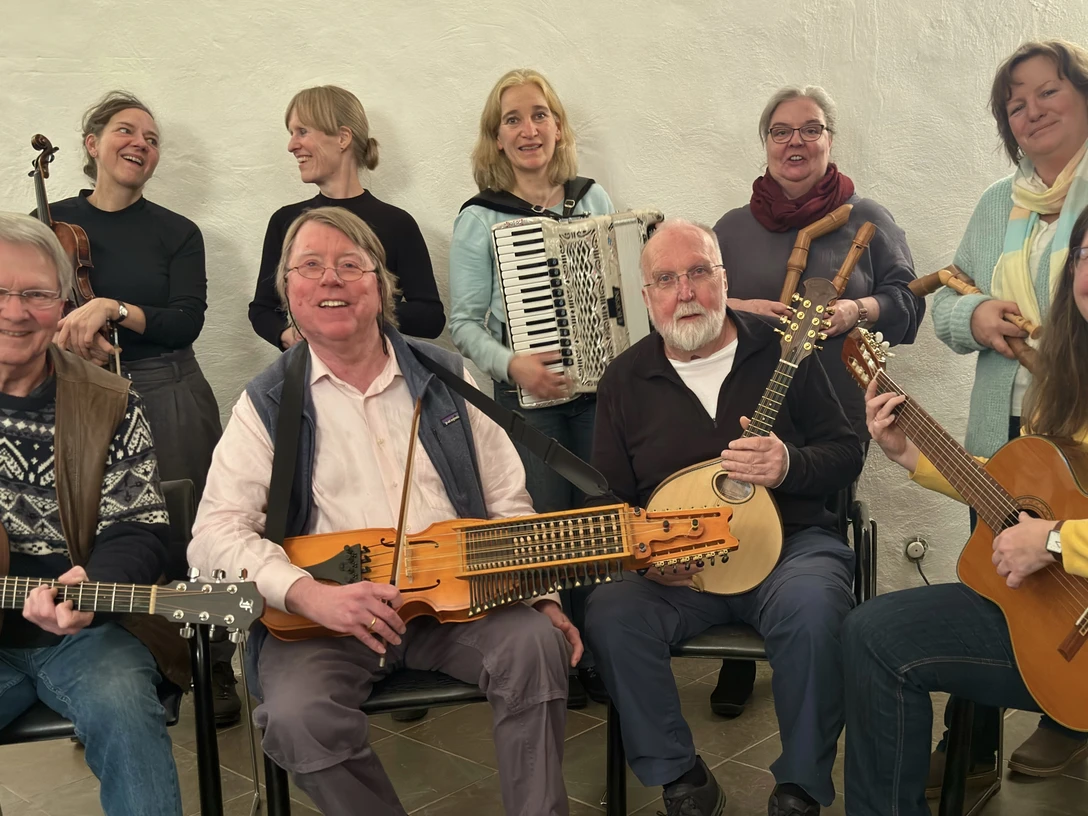 Die Möllner Folkband - Copyright Lorenz Stellmacher.png