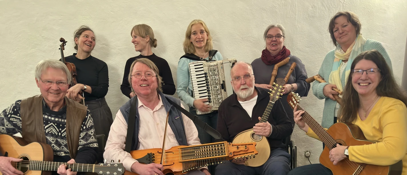 Die Möllner Folkband - Copyright Lorenz Stellmacher.png