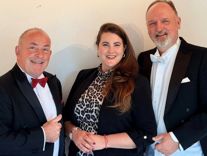 Johanna Daniel John hell smile funny