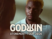 Ein junger Mann mit blondem Haar schaut fokussiert und nachdenklich in die Kamera. Der Text "Godwin Atonement Tour 2026" ist präsent.