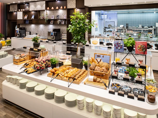 Hyatt Place Frankfurt Airport - Buffet Reichhaltiges Buffet im Restaurant.