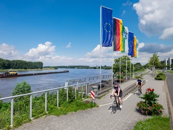 Radfahrende in Monheim am Rhein