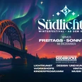 Südlichter Stimmungsvolle Szenerie mit einer beleuchteten Brücke bei Nacht, umgeben von Nordlichtern. Im Vordergrund befindet sich der Schriftzug "Südlichter Winterfestival", ergänzt durch Informationen über die VeranstaltungAtmospheric scenery with an illuminated bridge at night, surrounded by northern lights. In the foreground is the lettering "Südlichter Winterfestival", supplemented by information about the event