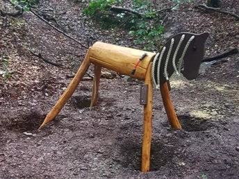 Holzpferd am Grafenschatzweg