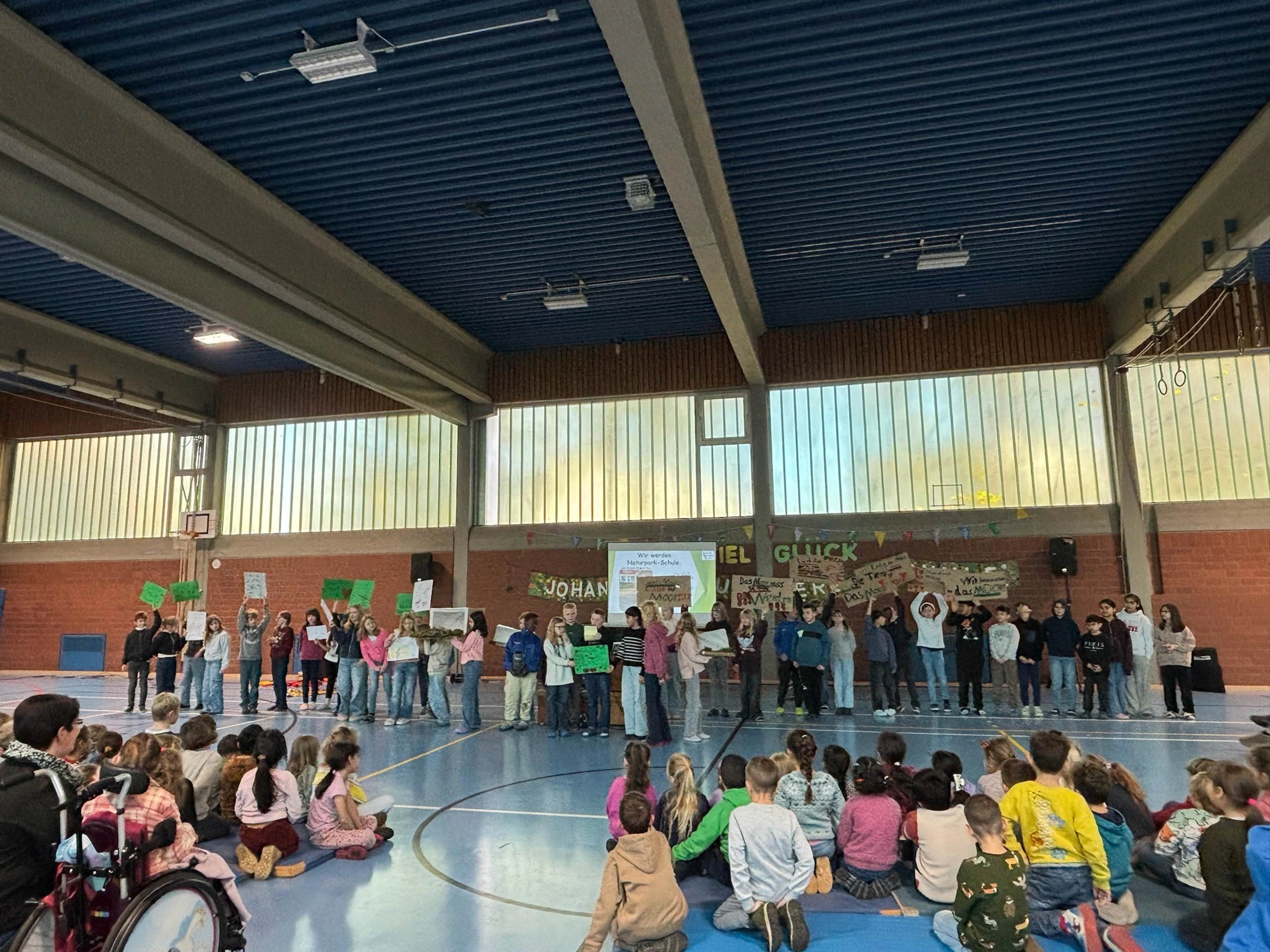 Die Schüler der Johannes-Gutenberg-Schule präsentierten, was sie gelernt, erforscht und gebastelt hatten..jpg