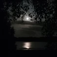 Vollmond_über_einem_See