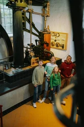 Dampfmaschine_Familie_2025_wach-25-scaled.jpg