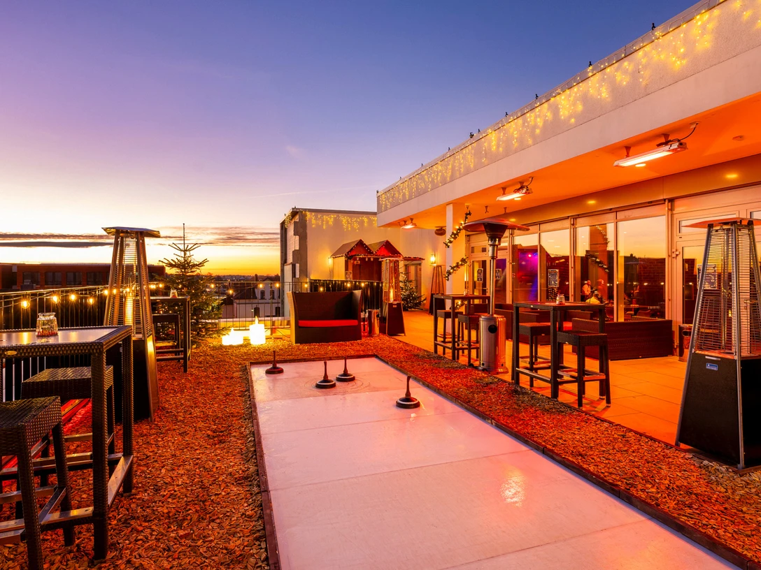 Penthouse Winter Rooftop_2560x1440 .png