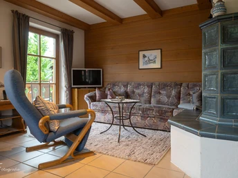 Wohnecke mit Kachelofen