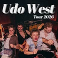 Vier Musiker posieren energisch mit Instrumenten für die Udo West Tour 2026.