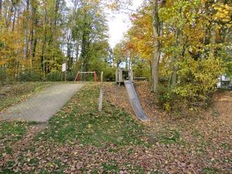 Spielplatz Marienhöhe Bad Rehburg (1).JPG Rutsche auf dem Spielplatz Marienhöhe in Bad Rehburg