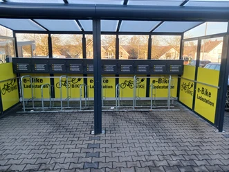 Edeka WEZ Weserstraße Ladestation.jpg