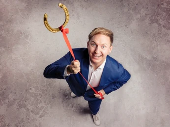 Zaubershow auf Weihnachtsmarkt mit Felix Wohlfarth Glück ist kein Zufall Zaubershow auf Weihnachtsmarkt mit Felix Wohlfarth Glück ist kein Zufall