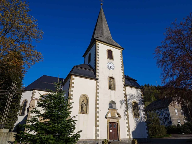 Pfarrkirche St. Cosmas und Damian Bödefeld