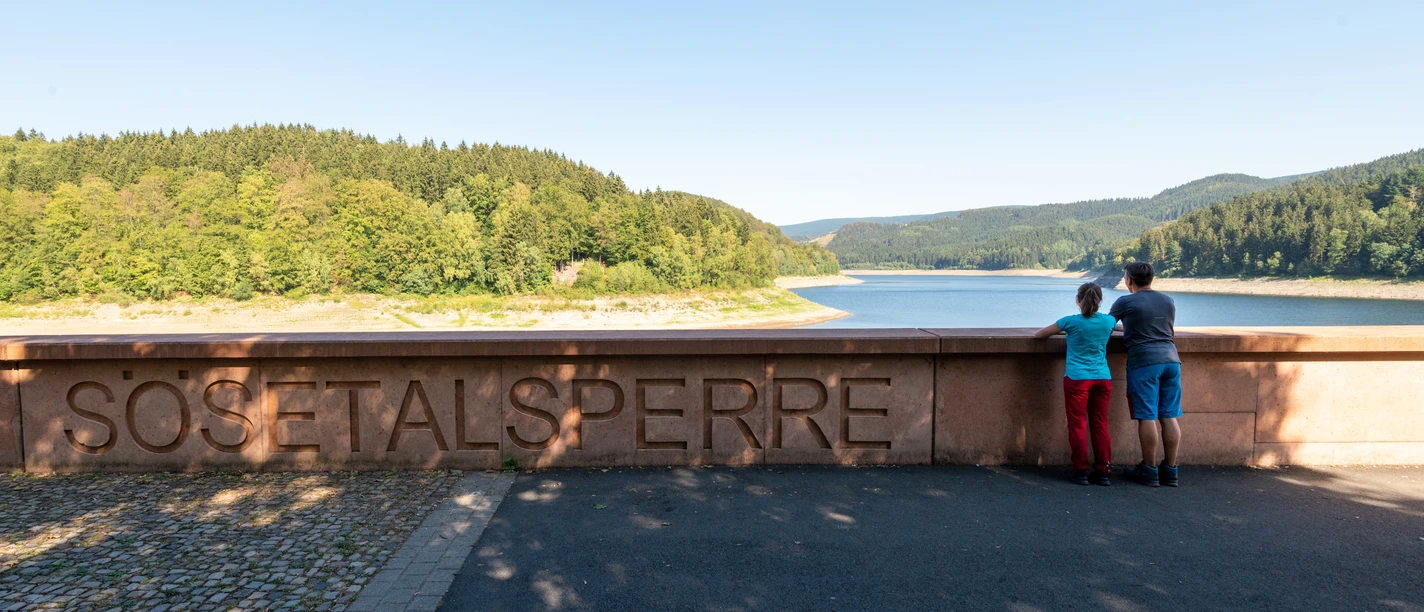 Staumauer der Sösetalsperre bei Osterode am Harz.