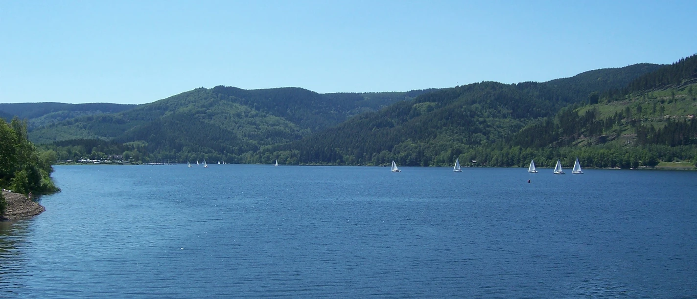 Blick auf den Innerstestausee und die Halbinsel Berghof.