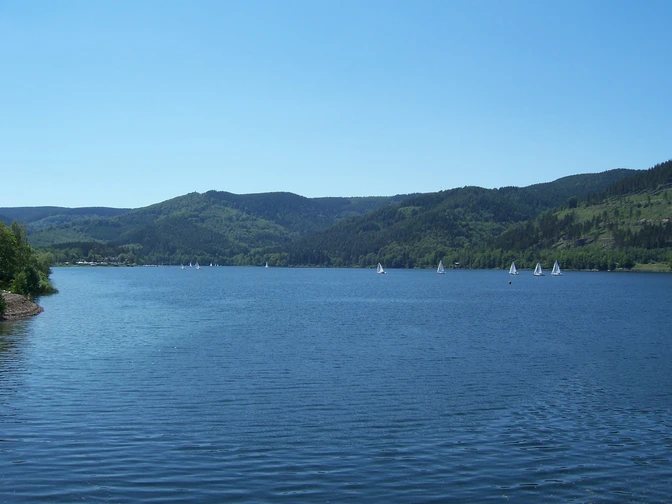 Blick auf den Innerstestausee und die Halbinsel Berghof.