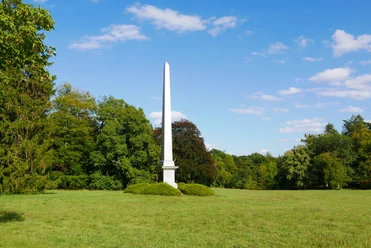 Obelisk im Landschaftspark Degenershausen