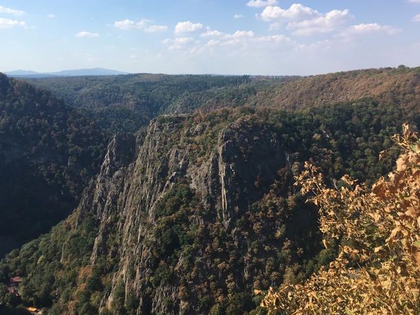 Blick vom Hexentanzplatz zur Roßtrappe