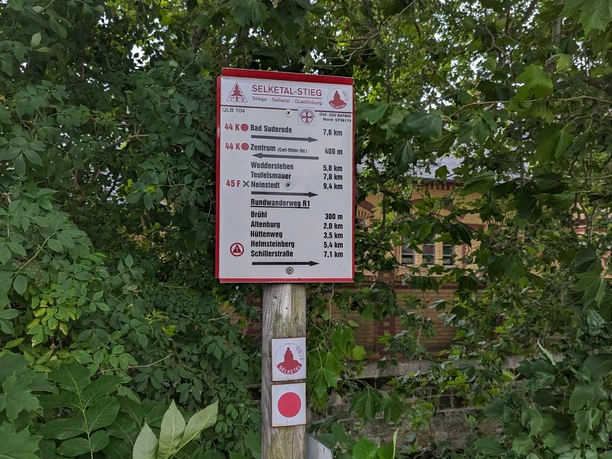 Schilderbaum am Wasserwerk / Brühlstraße