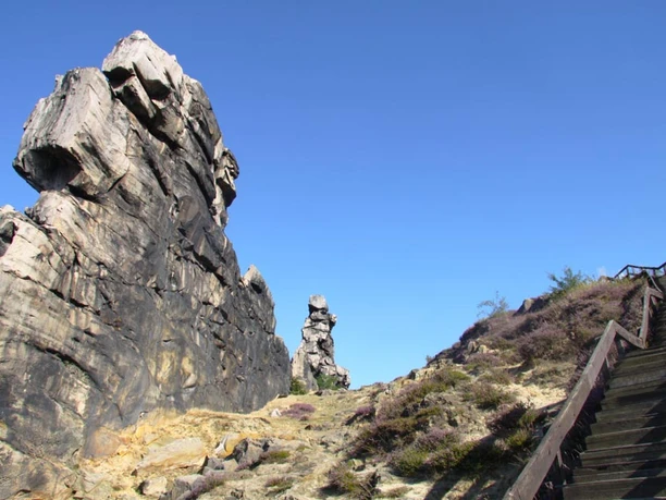 Holztreppe an der Teufelsmauer