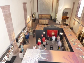 Blick von der Empore in der Ausstellung Brunshausen