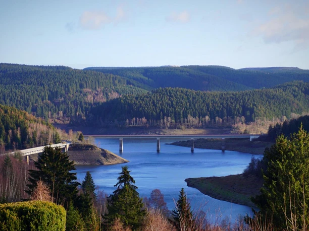 Okertalsperre mit Blick auf die Bramke- Weißwasserbrücke