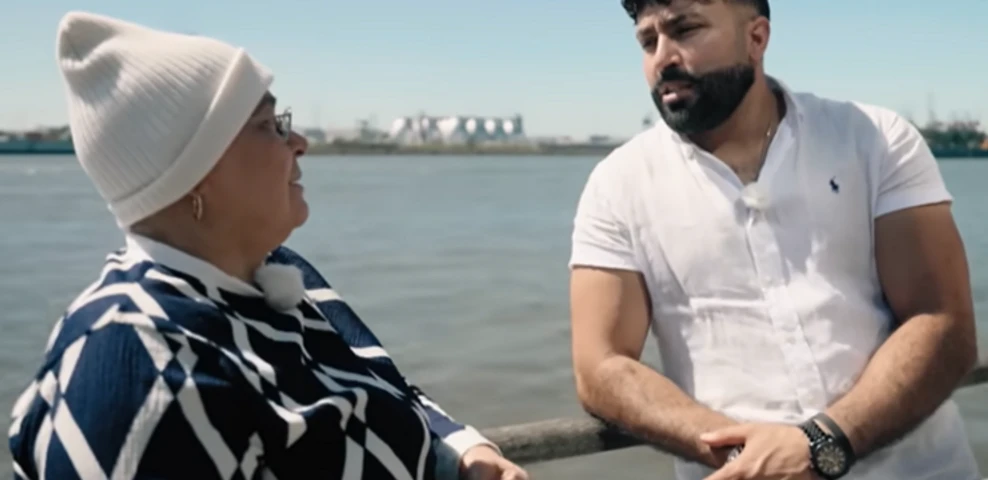 Standbild Tadmory im Gespräch mit Mutter