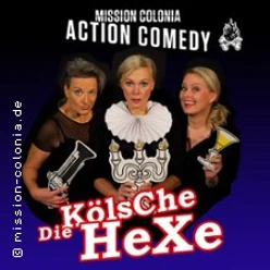 Drei Frauen in einem Theaterplakat, eine mit Kerzenleuchter, vor schwarzem Hintergrund.