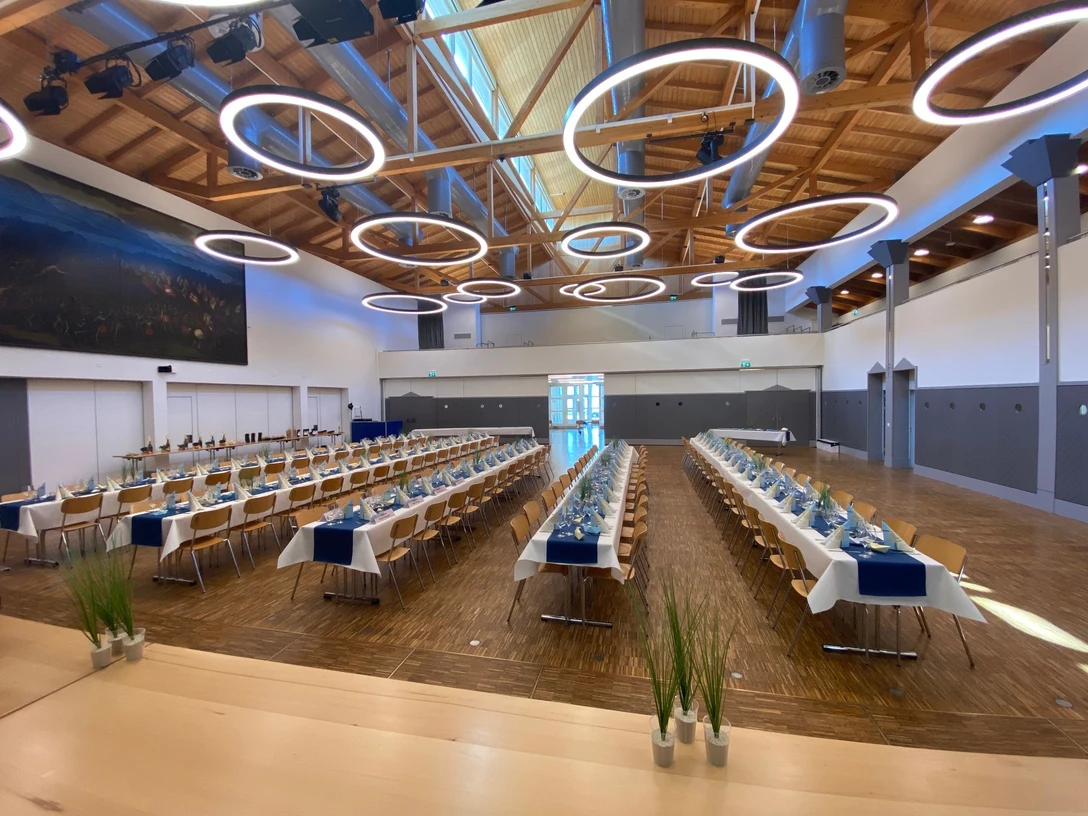 Festhalle_Sempach_Saal.jpg
