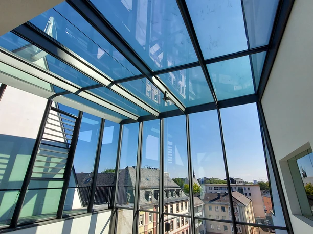Haus am Dom - Verglaster Bereich Verglaster Bereich mit Blick auf die Stadt.